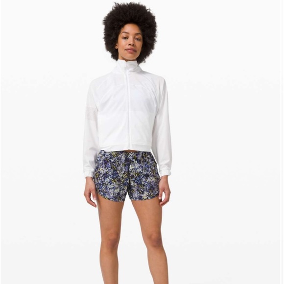 NWT Lululemon Tracker Short V *4" - Picture 4 of 5